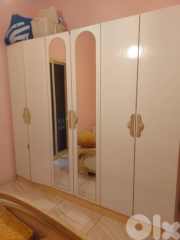 Elegant White & Gold Complete Bedroom Set – Very Good Condition 3
