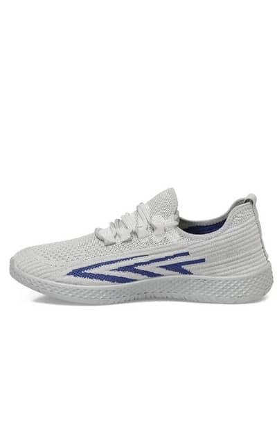 أريد بيع أحذية جديدة.