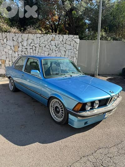 E21 323 showroom condition
