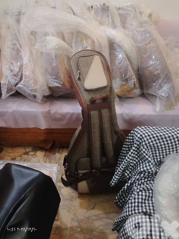 عود  مميز بسعر مميز *عود زرياب   *الصوت الذي يلامس الروح للاستفسار 8