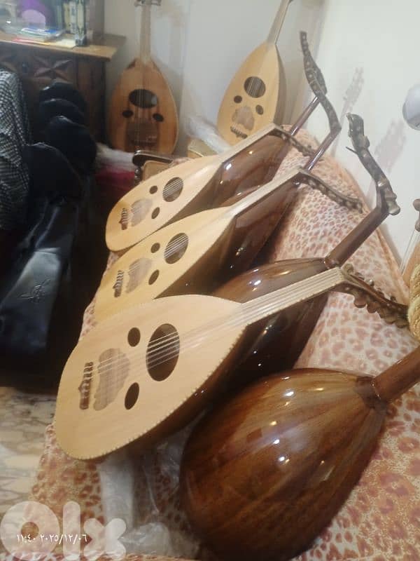 عود  مميز بسعر مميز *عود زرياب   *الصوت الذي يلامس الروح للاستفسار 14