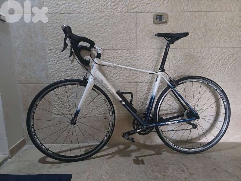 Giant Defy road bike 1