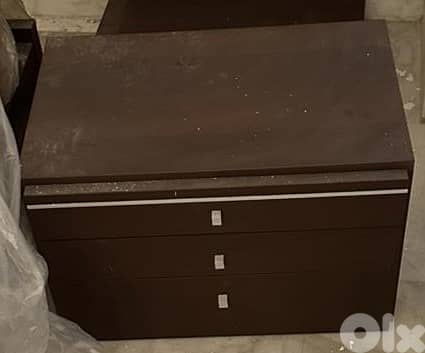 للبيع بداعي سفر  غرفة نوم كاملة 4