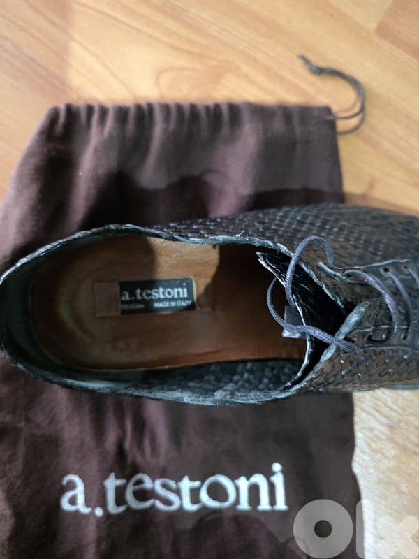 A. Testoni black leather size 40 1