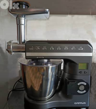 للبيع عجانة وفرامة لحمة Kneader and meat grinder