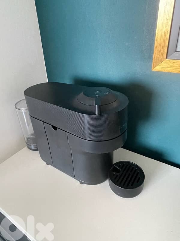Nespresso Vertuo machine + dispenser 1