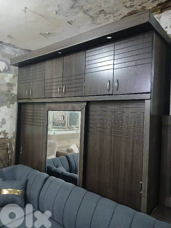 خزانة طابقين سحاب ودرف كتير مرتبة ونظيفة 1