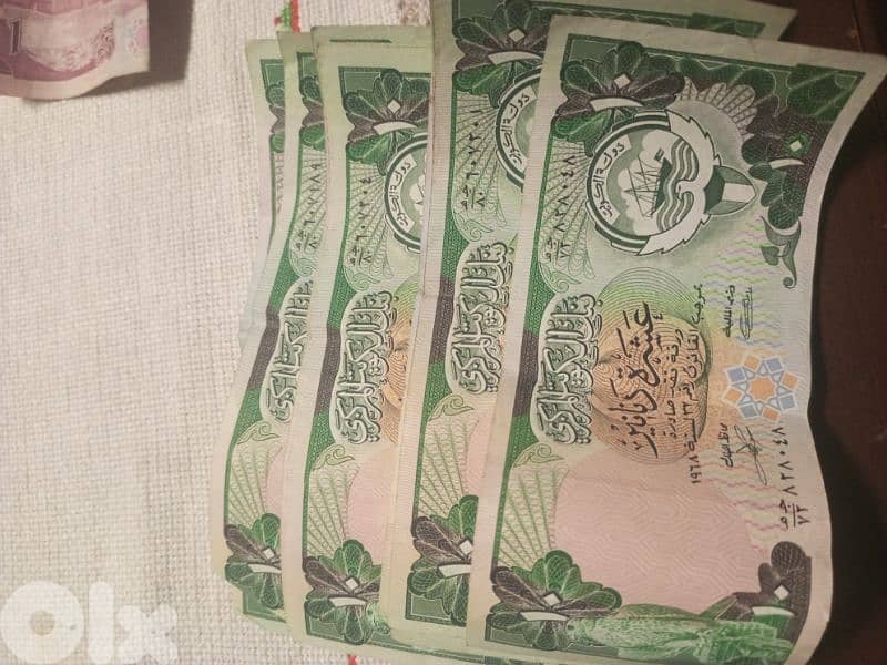 تسعة اوراق من فئة عشرة دنانير اصدار ١٩٦٨ حالة ممتازة 1