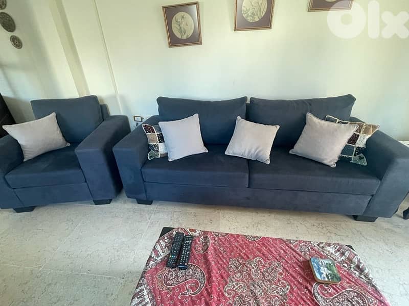 غرفة جلوس كاملة بحالة جيدةً حداً 1