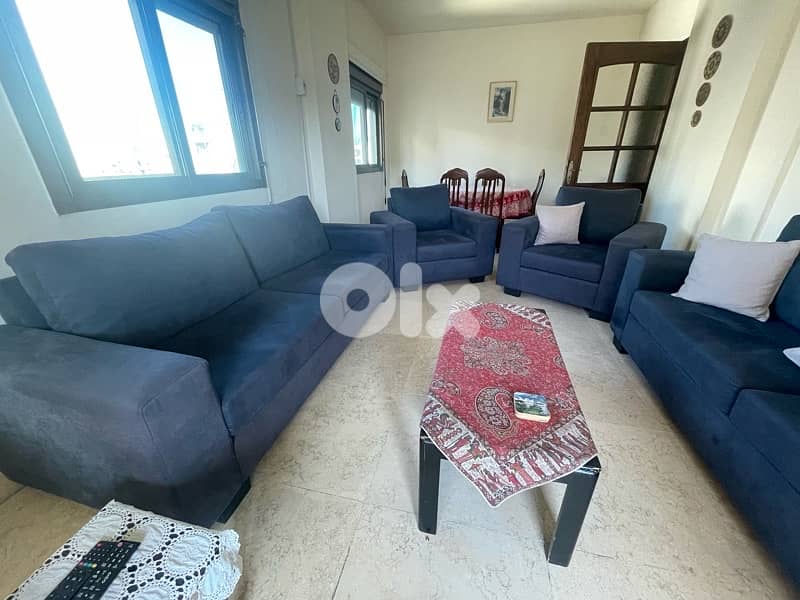 غرفة جلوس كاملة بحالة جيدةً حداً 3