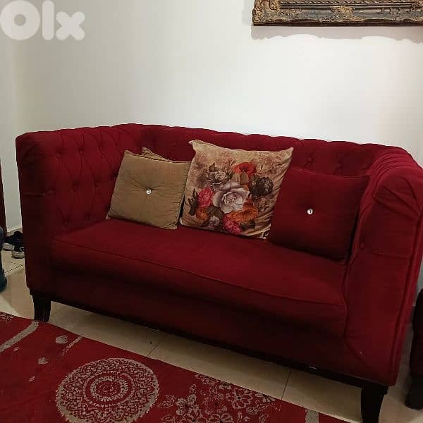 صالون بحالة جيدة ١٧٠ دولار وطاولة تلفاز ب ٥٠ د 4