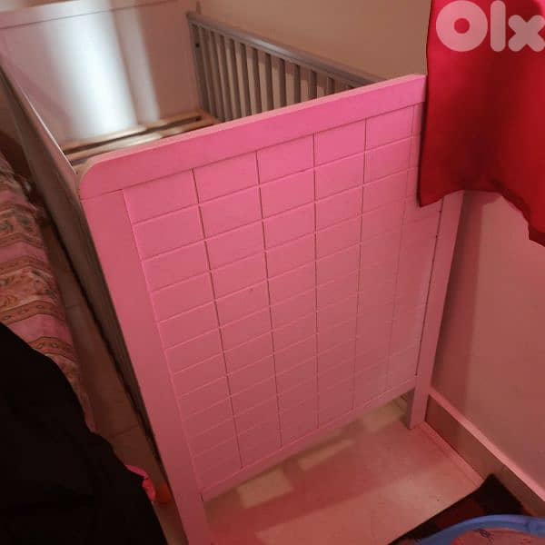 سرير ماليزي للاطفال بحالة ممتازة ب ٦٥ دولار 1