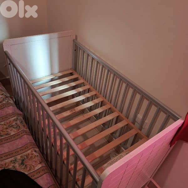 سرير ماليزي للاطفال بحالة ممتازة ب ٦٥ دولار 2