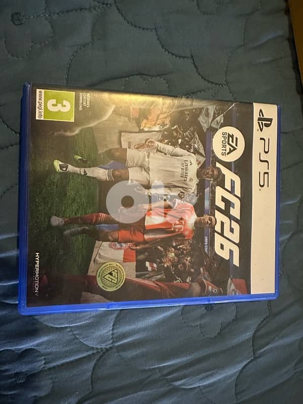 ps5 with 2 controllers and fc26 and mechanical keyboard 1