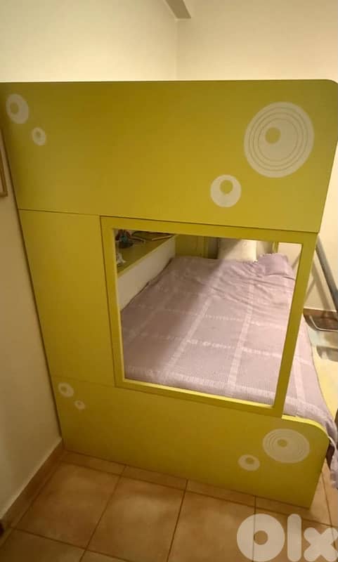 Sturdy metal and woodbunk/loft bed in excellent condition like new 2