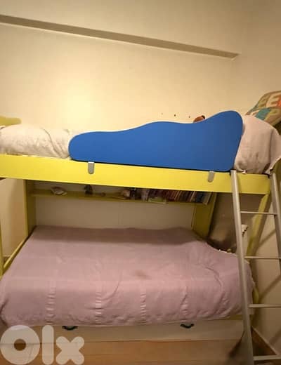 Sturdy metal bunk/loft bed in excellent condition like new