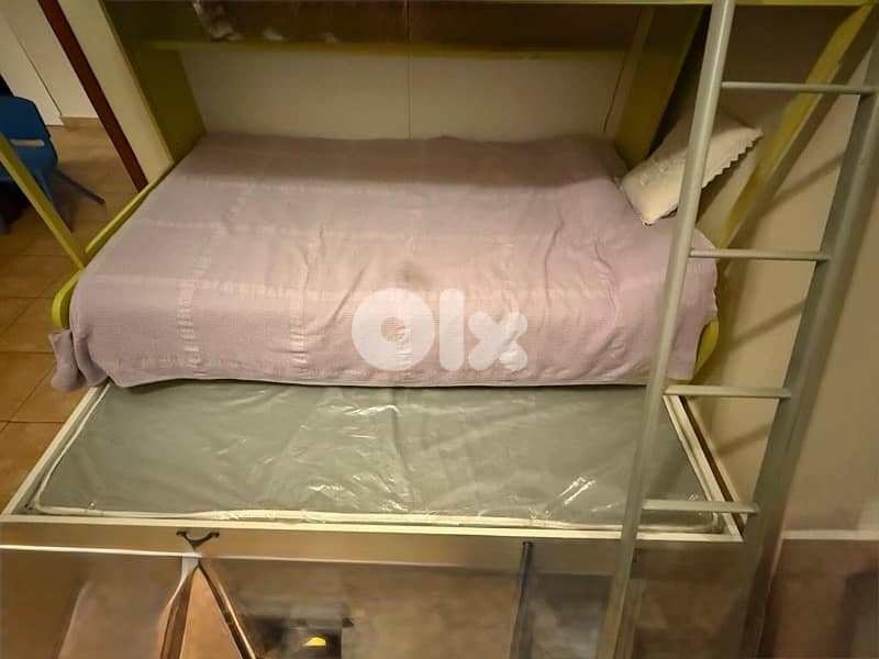 Sturdy metal bunk/loft bed in excellent condition like new 2