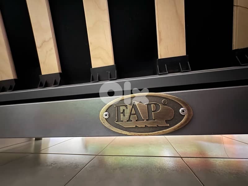 ADJUSTABLE BED/SOFA 2