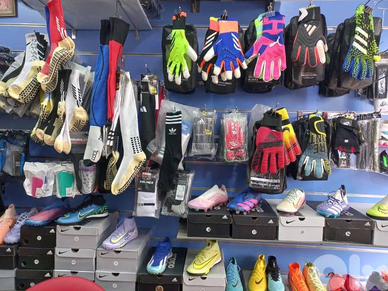 football shoes and gloves original 4