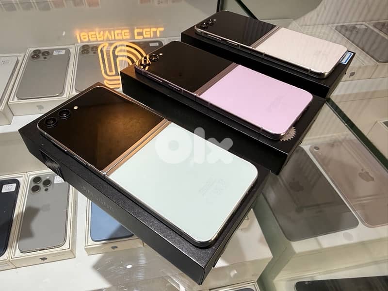 Samsung Z Flip 5 256Gb Like New: - Mint Condition 2