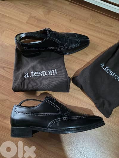 A. Testoni classic shoes size 40