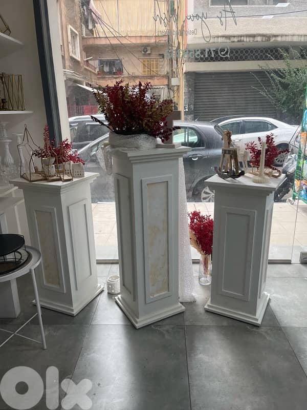 event decoration backdrop and tables 4