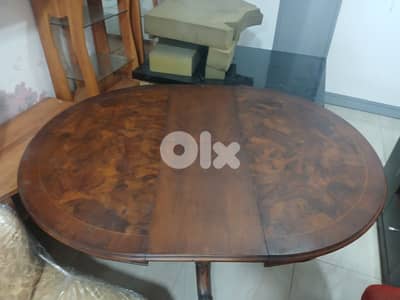 طاولة سفرة مبرومة خشب زان انتيك بتتكبر وبتتصغر كتير مرتبة