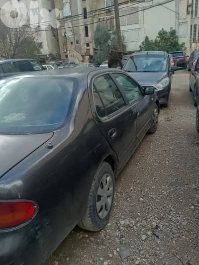 نيسان بلو بيرد 1977