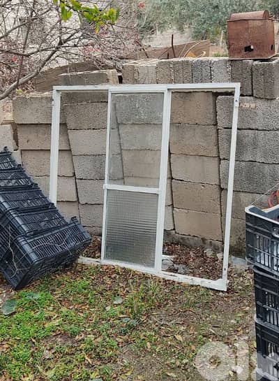 شبابيك مع دفاع حديد