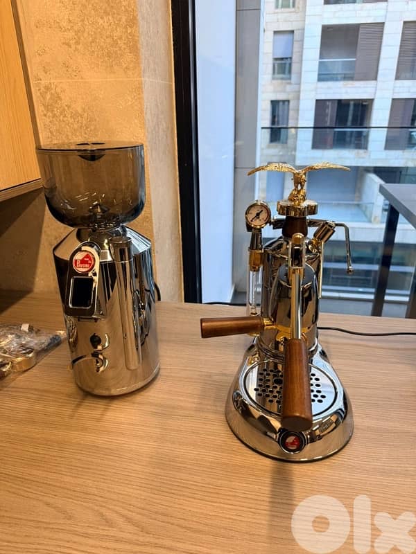 La Pavoni Cilindro coffee machine and  grinder. 4