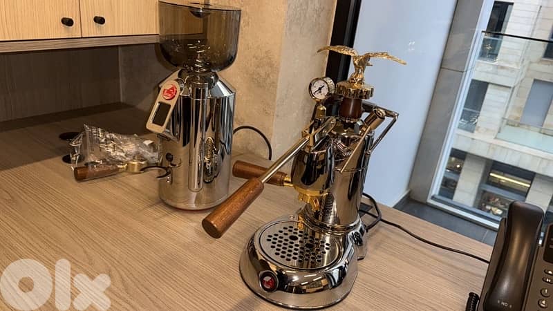 La Pavoni Cilindro coffee machine and  grinder. 5