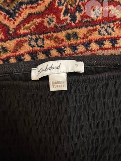 SUBDUED OFF SHOULDER CROP size S