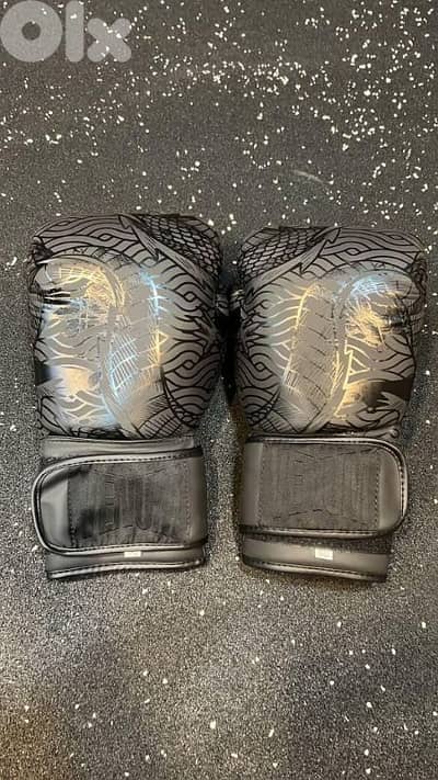 venum gloves