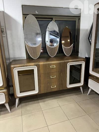 اوضة سفرة تركية كتير مرتبة ونظيفة شبه جديد