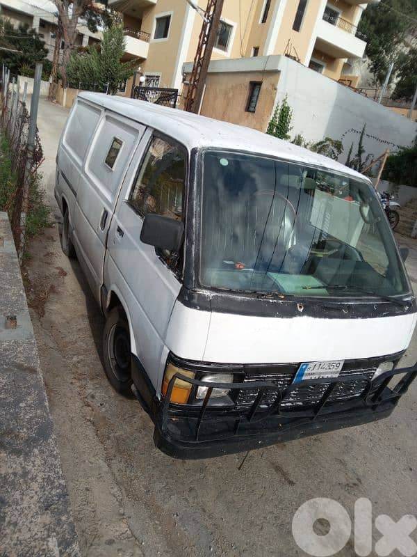 Toyota hiace van 1