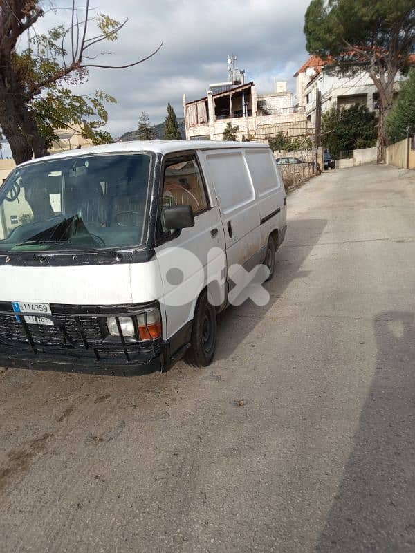 Toyota hiace van 2