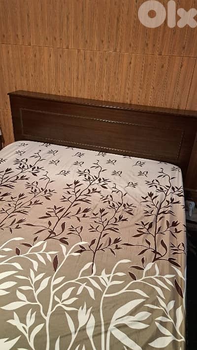 Bed with mattress تخت مع فرشة