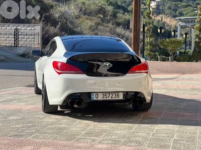 Hyundai Genesis 2012