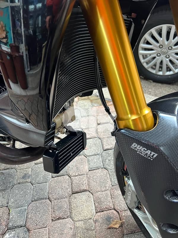 Ducati Hypermotard 950 8