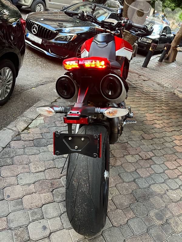 Ducati Hypermotard 950 12