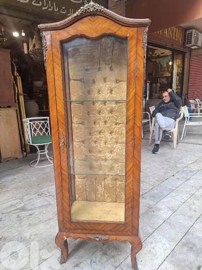 فيترين مميزة خشب جوز ناعم انتيك سعر مغري