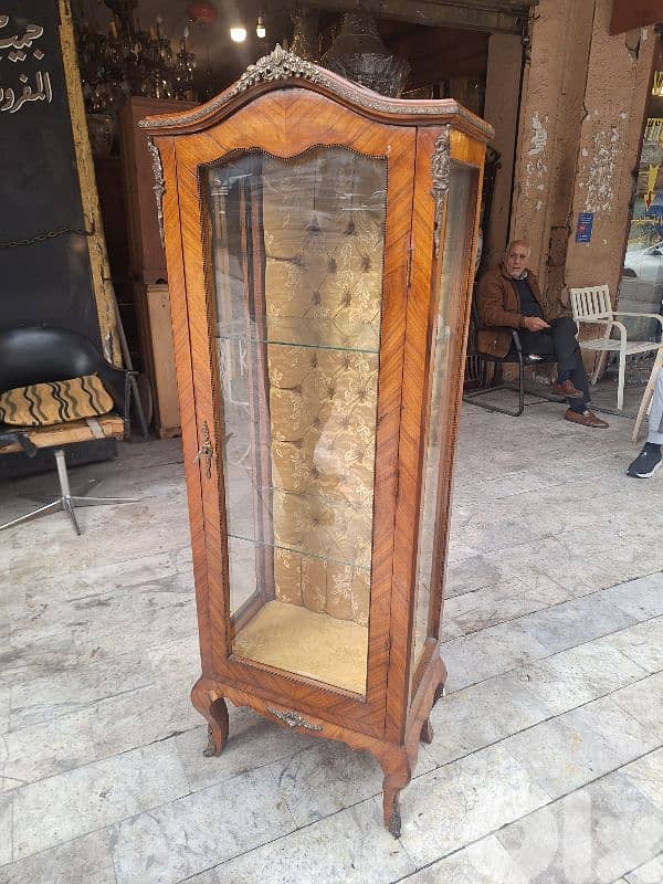 فيترين مميزة خشب جوز ناعم انتيك سعر مغري 1