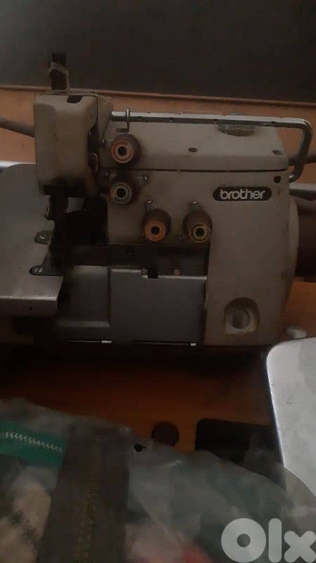 للبيع مكائن خياطة مستعملة بحالة جيدة جدًا 1