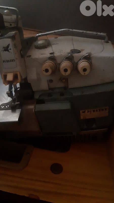 للبيع مكائن خياطة مستعملة بحالة جيدة جدًا 2