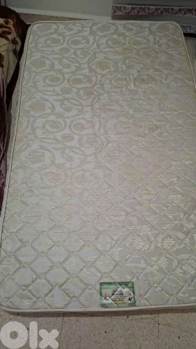 فرش مفرد ونص للبيع