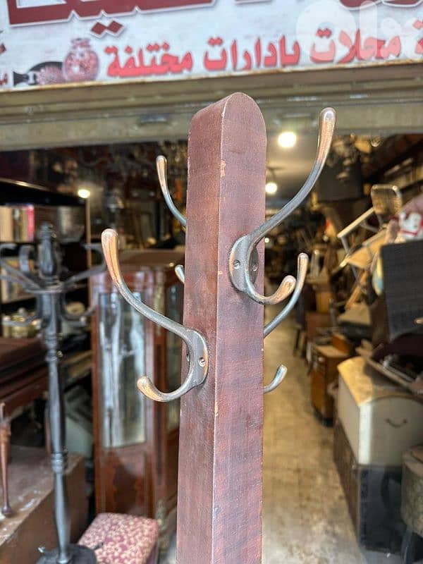 vintage port chapeau 1950s عامود لتعليق الثياب خمسينات 2