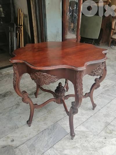 طاولة وسط فرنسية خشب جوز شغل حفر مميز ولا اروع ناعمة frensh table