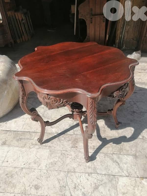 طاولة وسط فرنسية خشب جوز شغل حفر مميز ولا اروع ناعمة frensh table 1