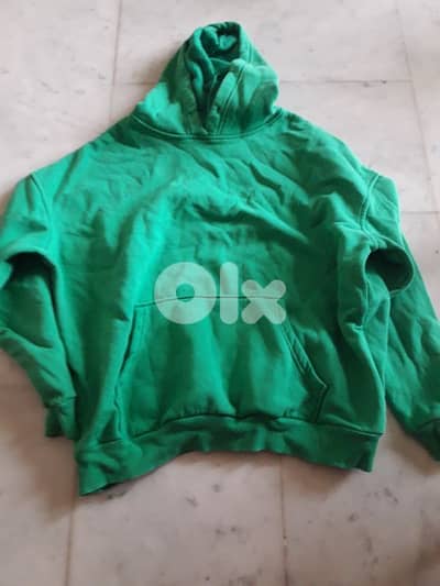 شروة اكثر من ٨٠ قطعة تياب واحذية مستعملة