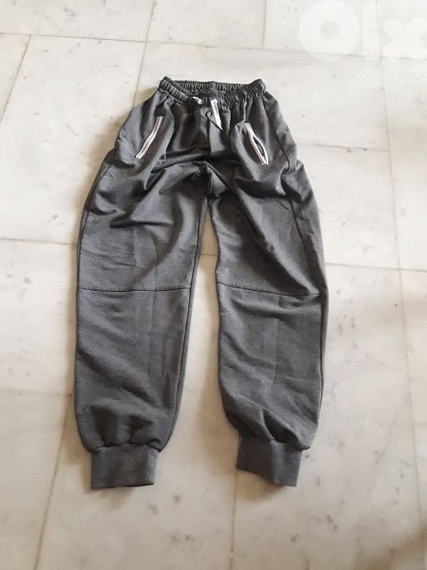 شروة اكثر من ٨٠ قطعة تياب واحذية مستعملة 2